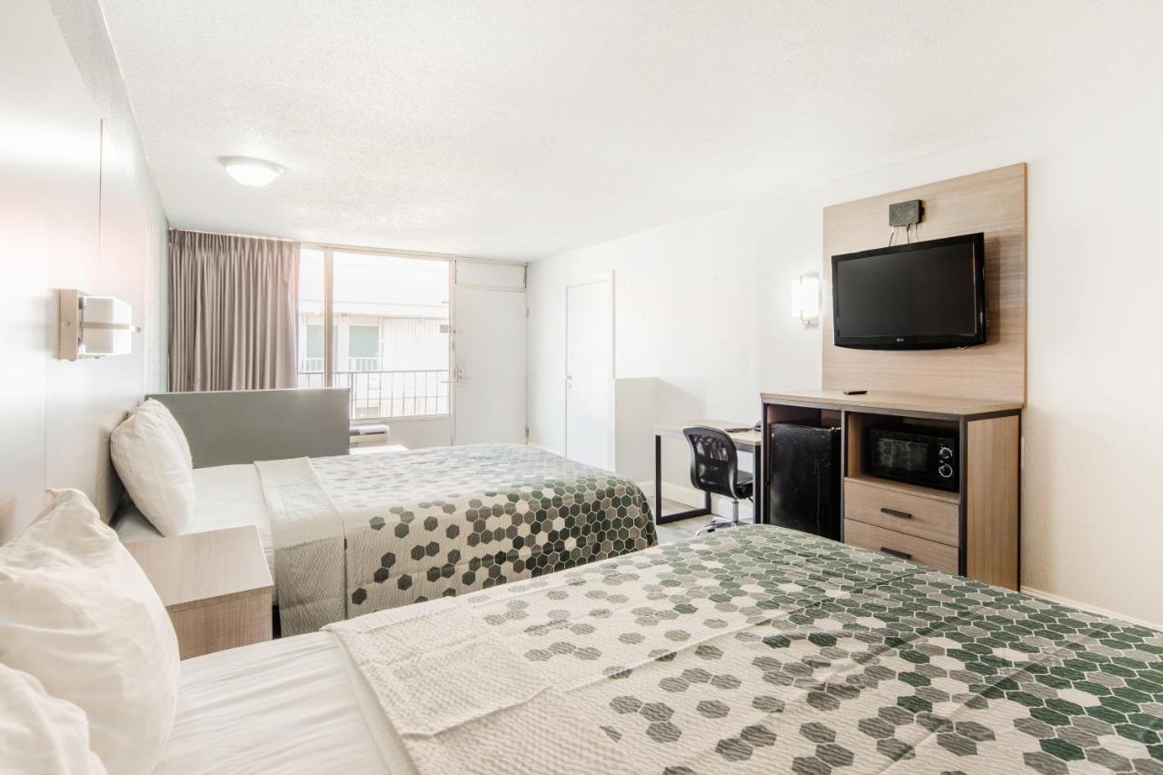 Econo Lodge Inn & Suites Near Bricktown Оклахома-Сити Экстерьер фото