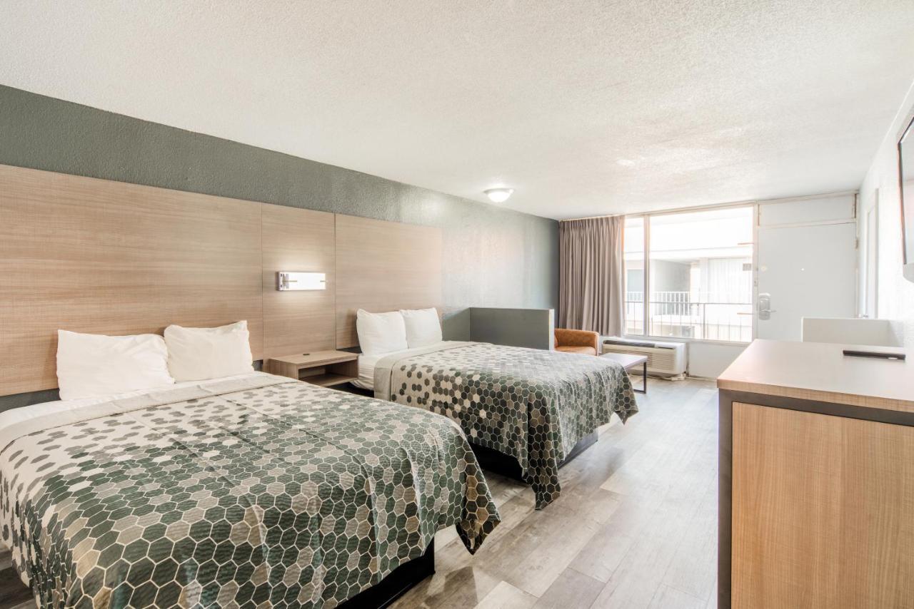 Econo Lodge Inn & Suites Near Bricktown Оклахома-Сити Экстерьер фото