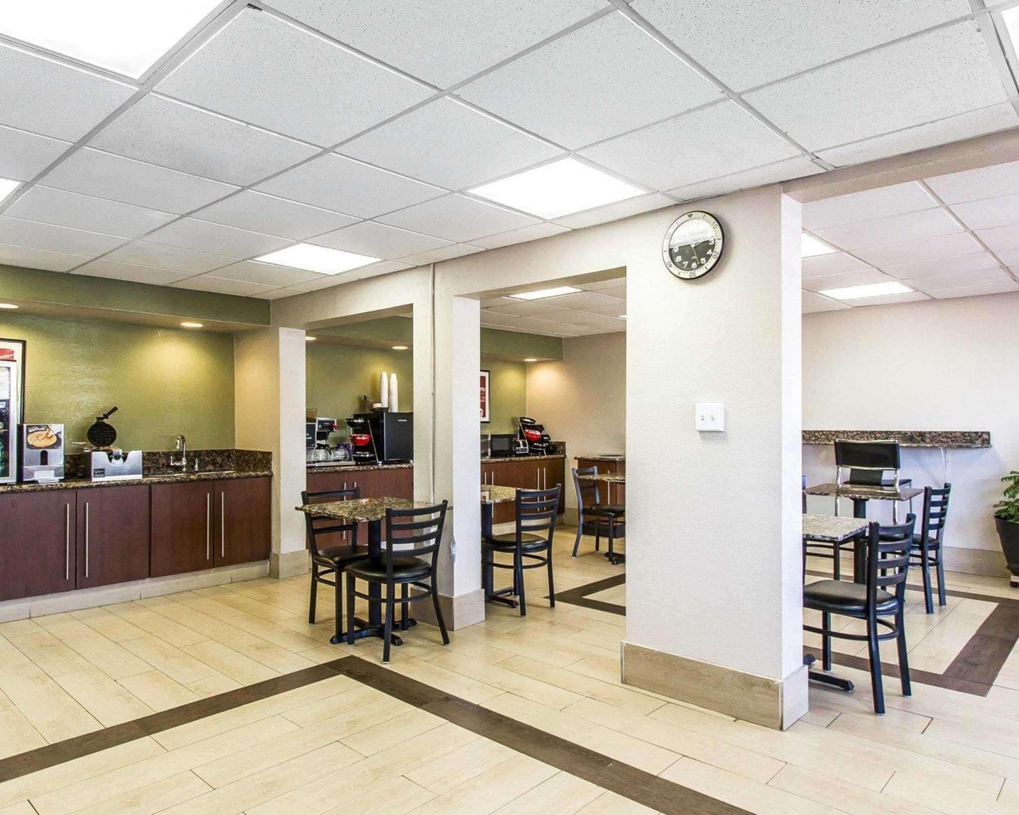 Econo Lodge Inn & Suites Near Bricktown Оклахома-Сити Экстерьер фото