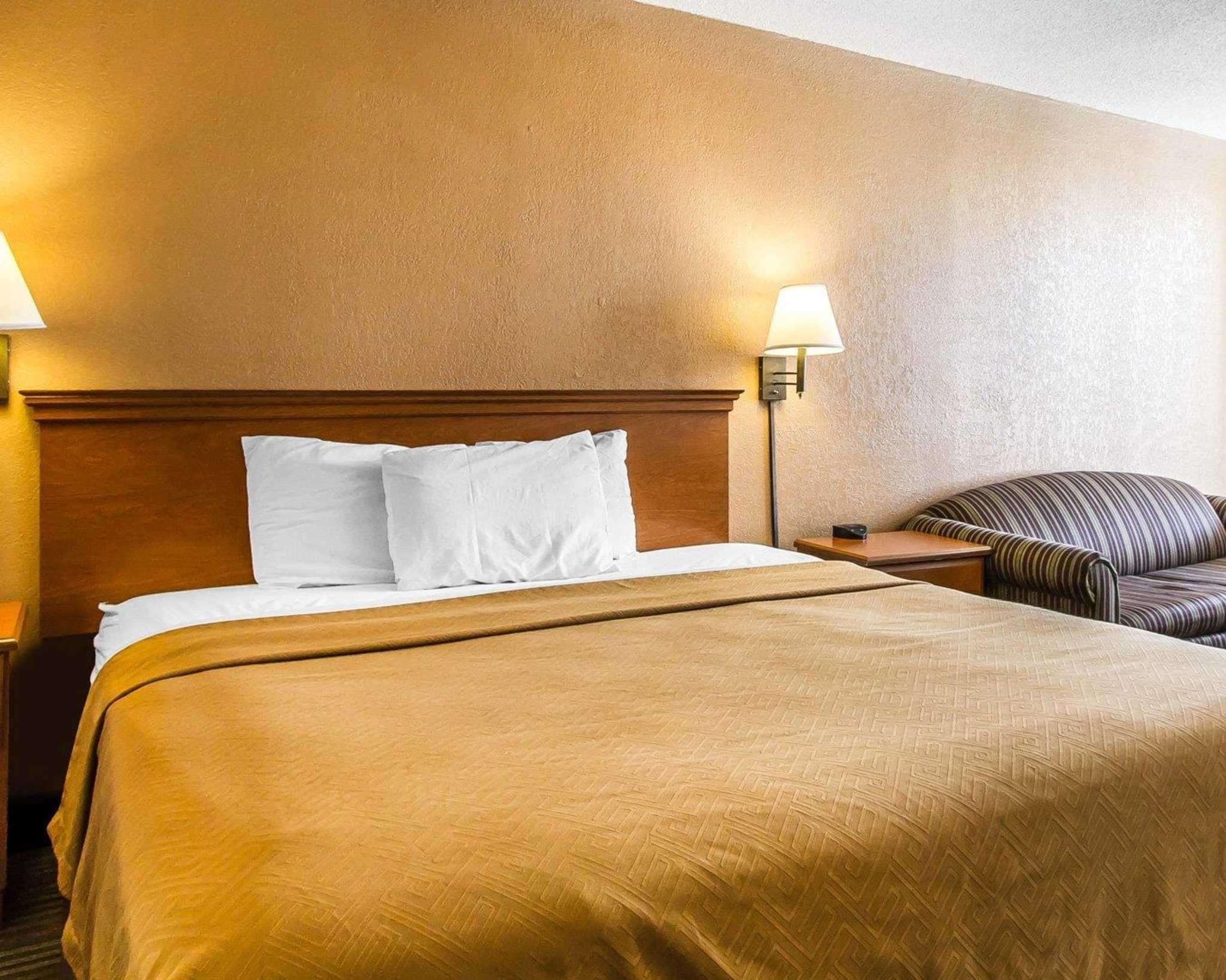 Econo Lodge Inn & Suites Near Bricktown Оклахома-Сити Экстерьер фото