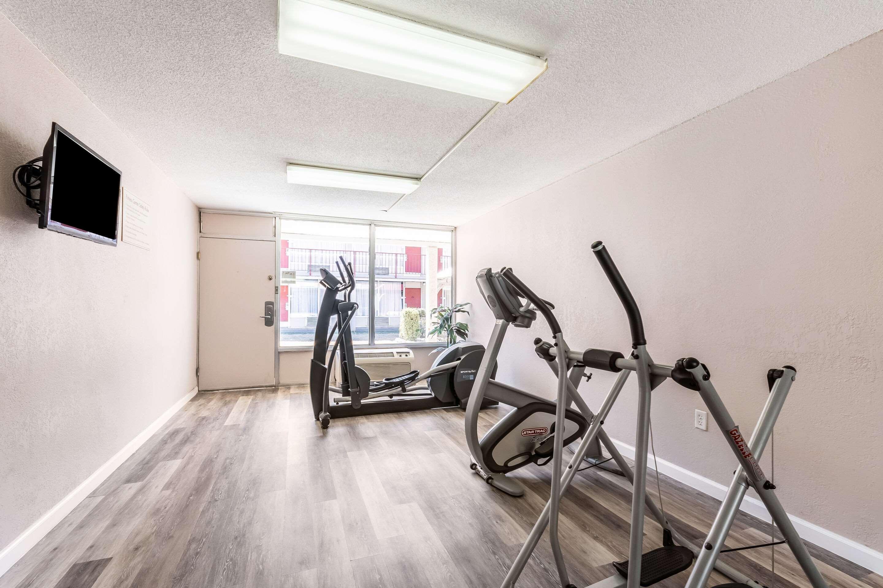 Econo Lodge Inn & Suites Near Bricktown Оклахома-Сити Экстерьер фото