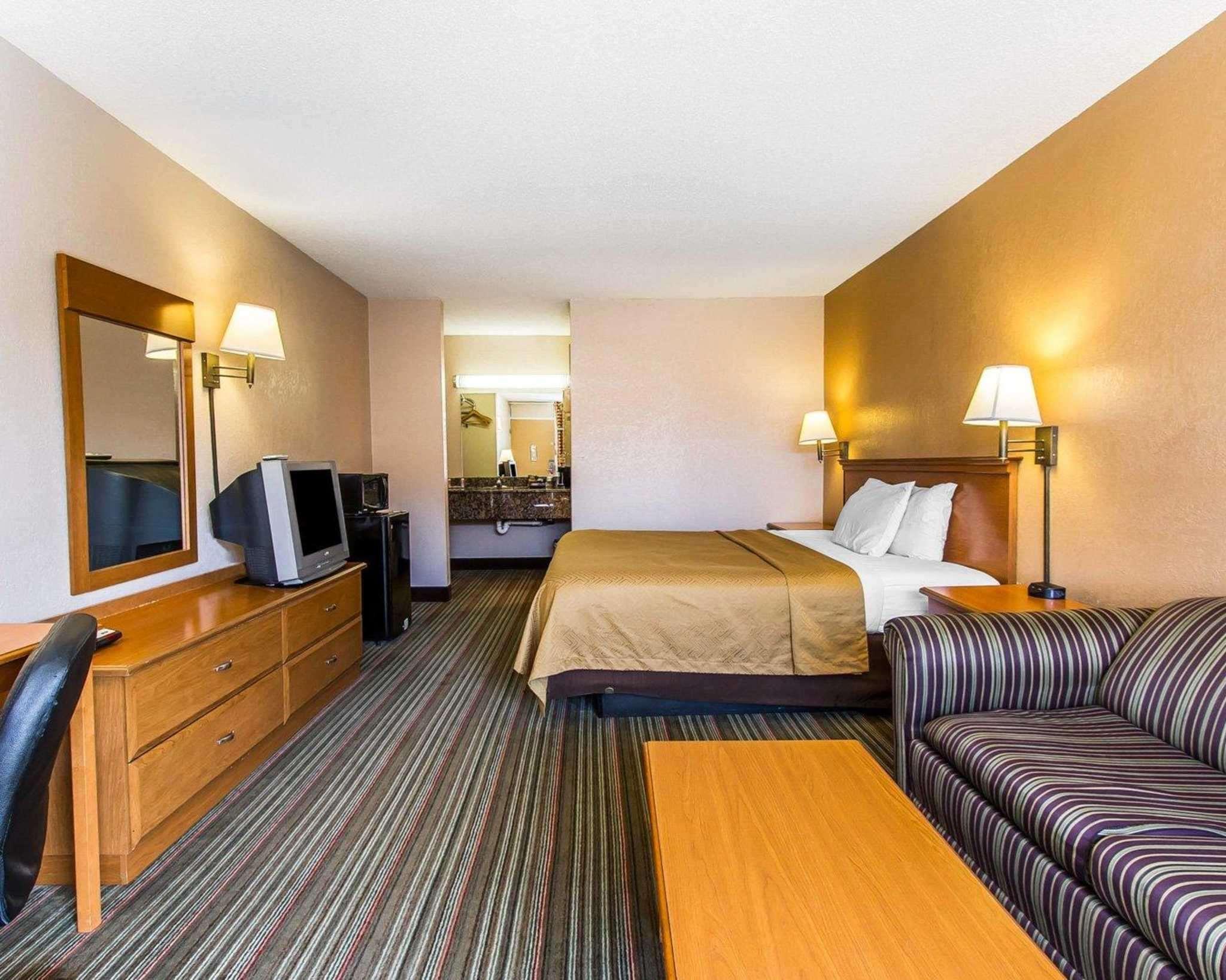 Econo Lodge Inn & Suites Near Bricktown Оклахома-Сити Экстерьер фото