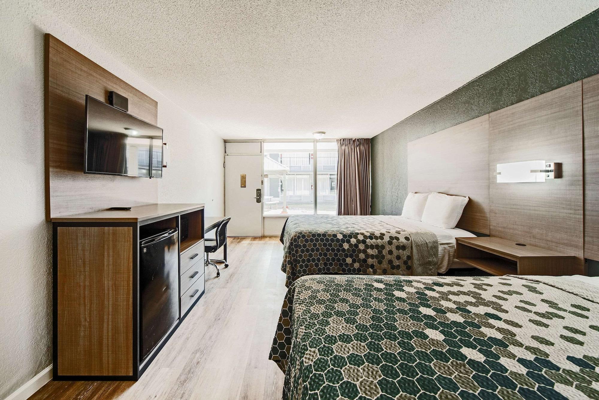 Econo Lodge Inn & Suites Near Bricktown Оклахома-Сити Экстерьер фото