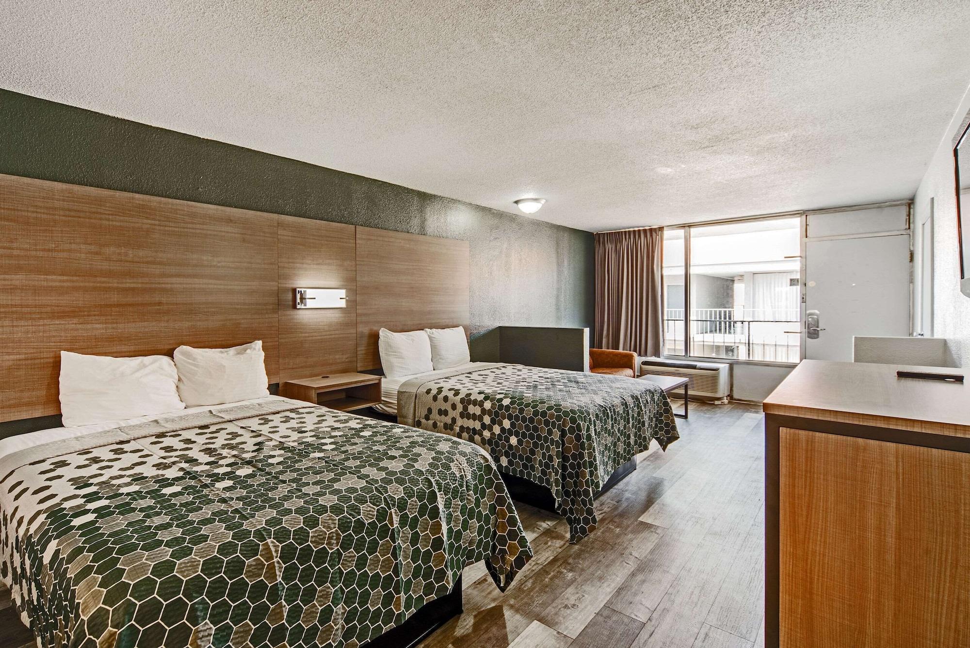 Econo Lodge Inn & Suites Near Bricktown Оклахома-Сити Экстерьер фото